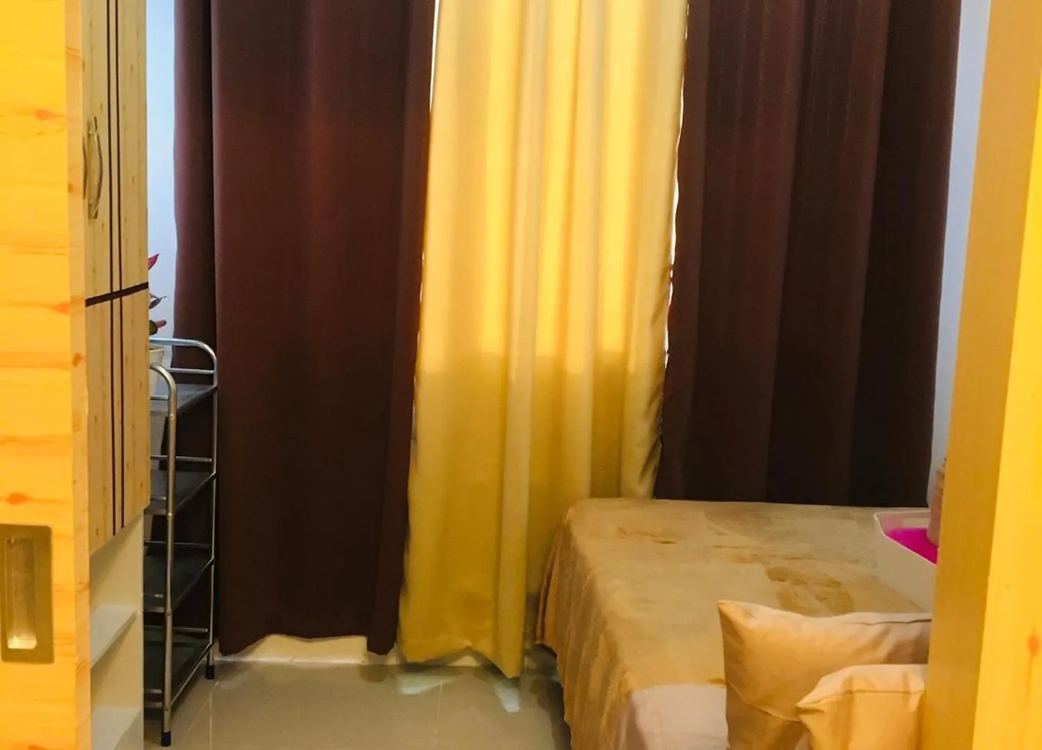 La Shirly Staycation باساي بيت شباب