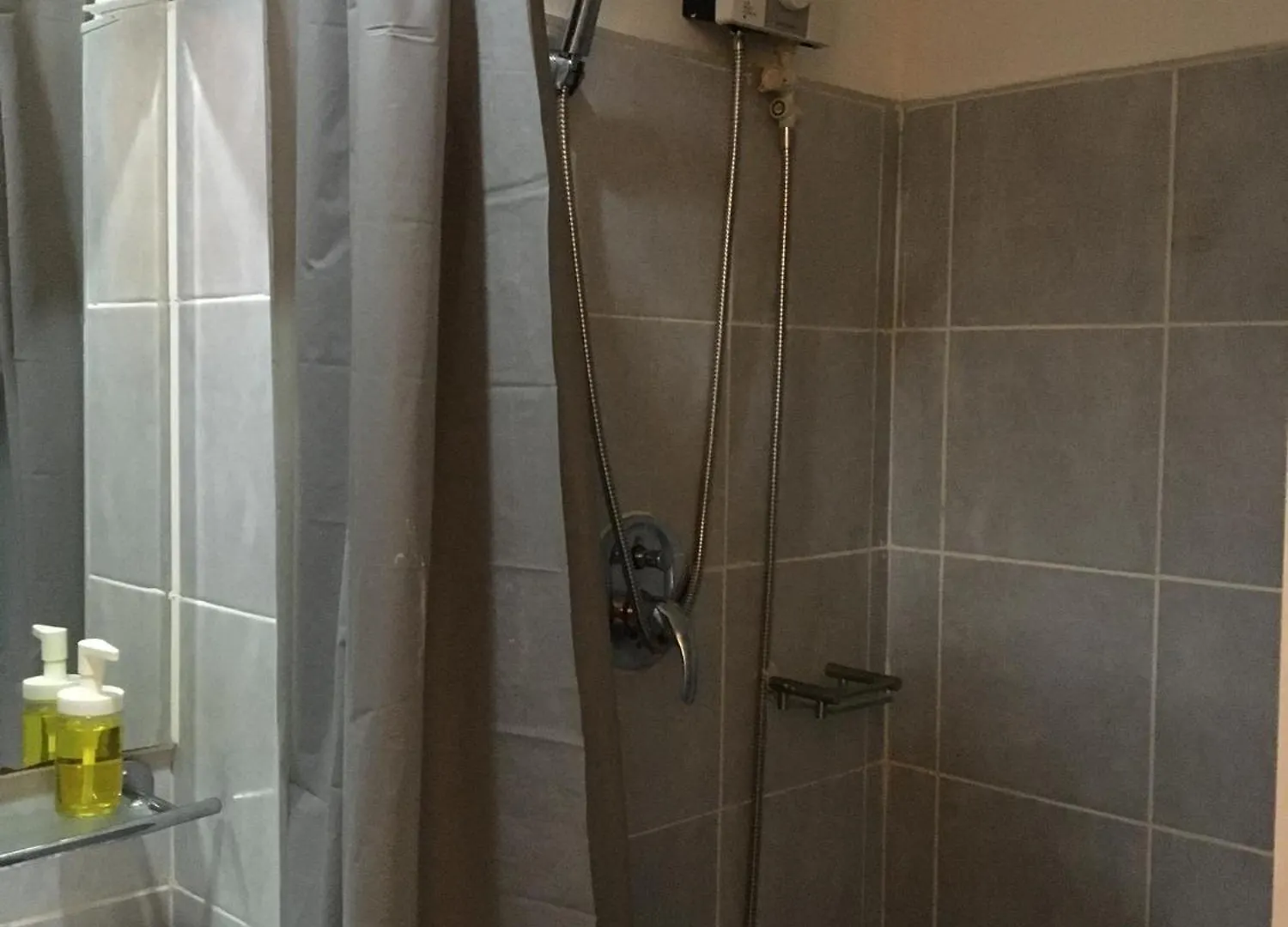 Hostel La Shirly Staycation Pasay